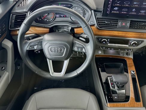 Used 2023 Audi Q5 Premium w/ Convenience Package image 5