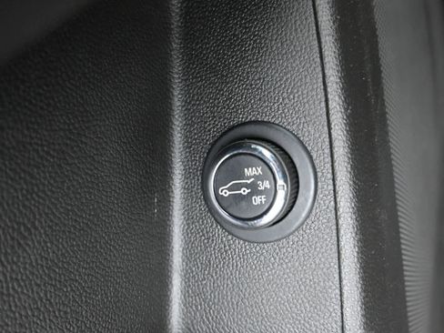 Used 2023 Chevrolet Traverse LT FWD image 21