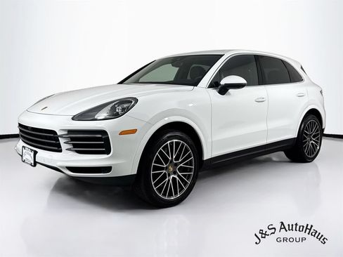 Used 2023 Porsche Cayenne w/ Premium Package AWD/4WD image 3