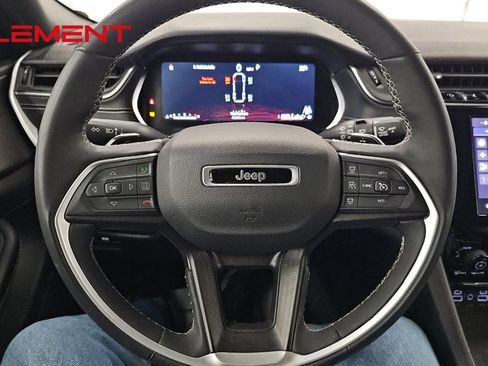 Used 2024 Jeep Grand Cherokee L Laredo image 12