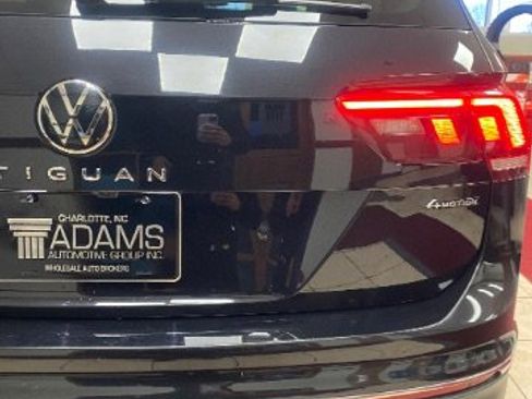 Used 2024 Volkswagen Tiguan SE image 11