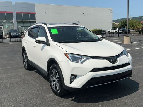 Used 2018 Toyota RAV4 XLE w/ Plus Extra Value Package AWD/4WD image 3