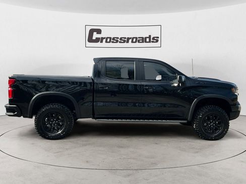 Used 2025 Chevrolet Silverado 1500 ZR2 w/ Technology Package image 6