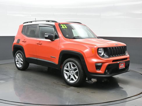 Used 2021 Jeep Renegade Latitude AWD/4WD image 8