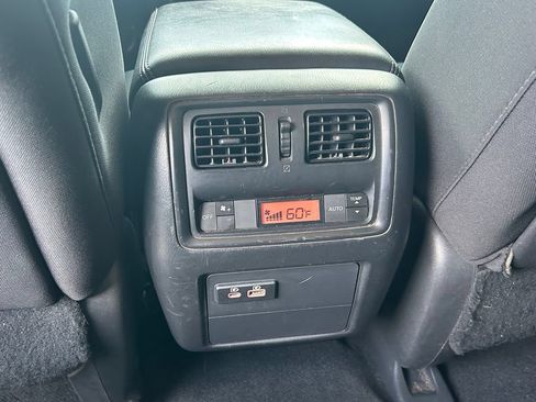 Used 2020 Nissan Pathfinder S FWD image 38