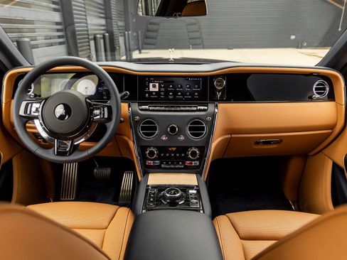 New 2026 Rolls-Royce Cullinan AWD/4WD image 4