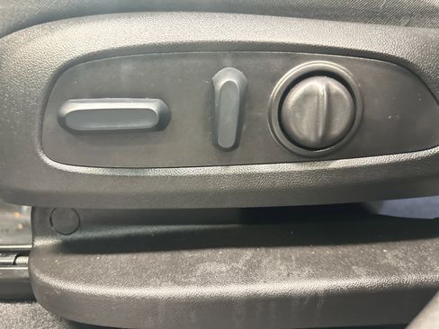 Used 2024 Chevrolet Equinox LT image 20