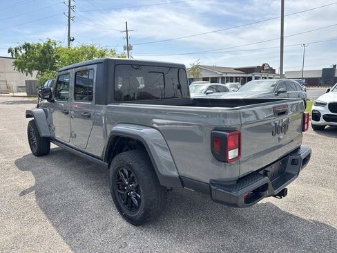 Used 2021 Jeep Gladiator Sport image 6