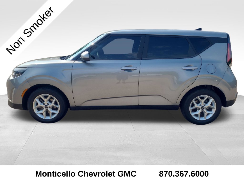 Used 2025 Kia Soul LX w/ LX Technology Package FWD image 4