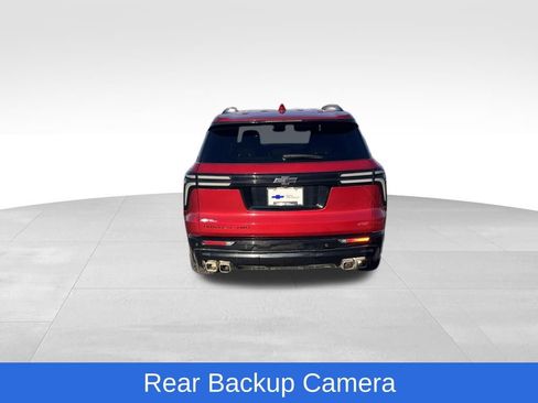 Used 2024 Chevrolet Traverse RS image 3