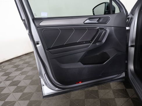 Used 2023 Volkswagen Tiguan SE AWD/4WD image 18