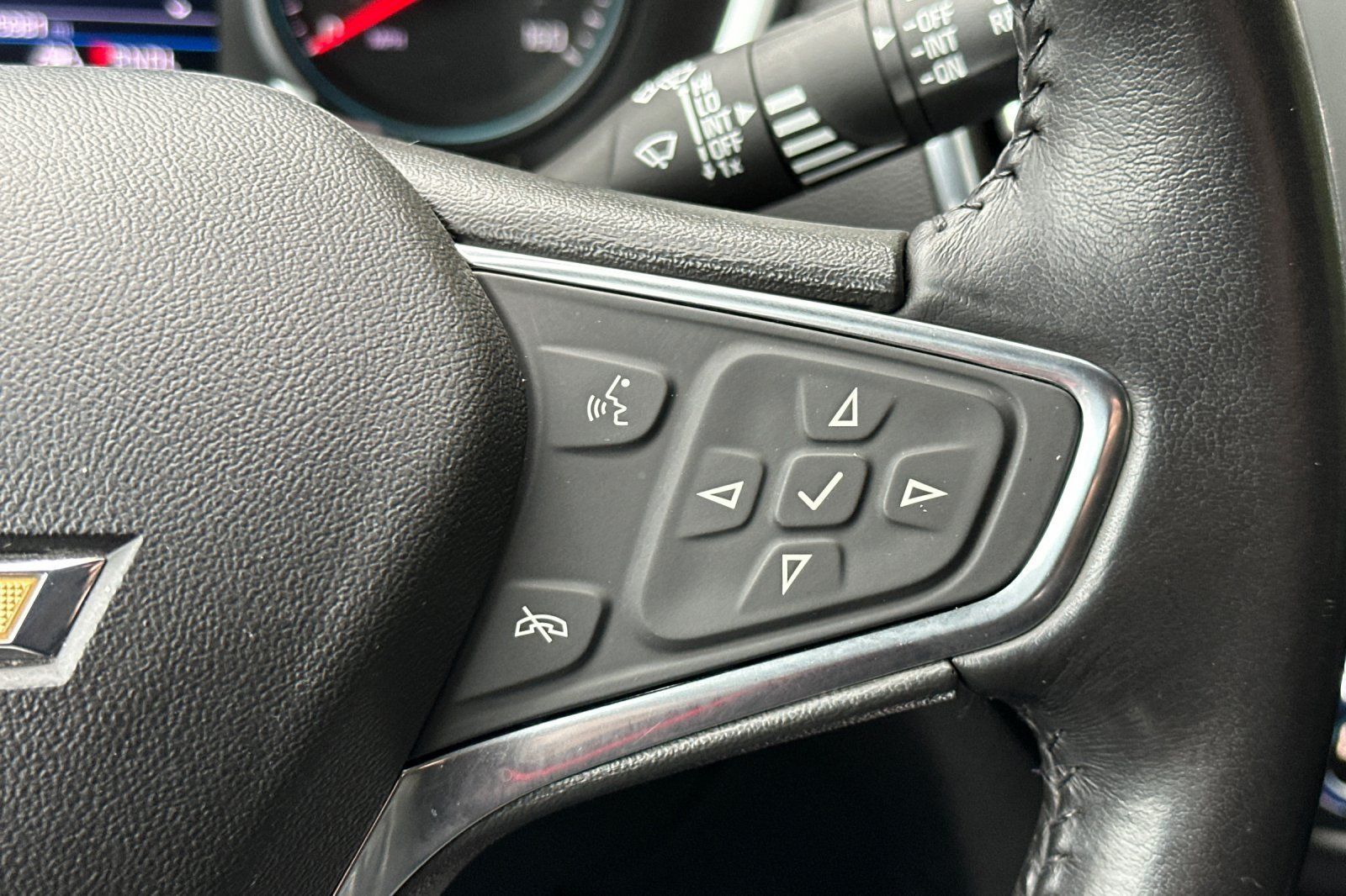 Used 2020 Chevrolet Equinox LT FWD image 28