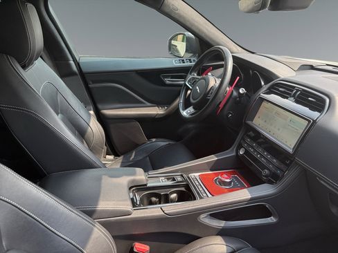 Used 2019 Jaguar F-PACE R-Sport image 13