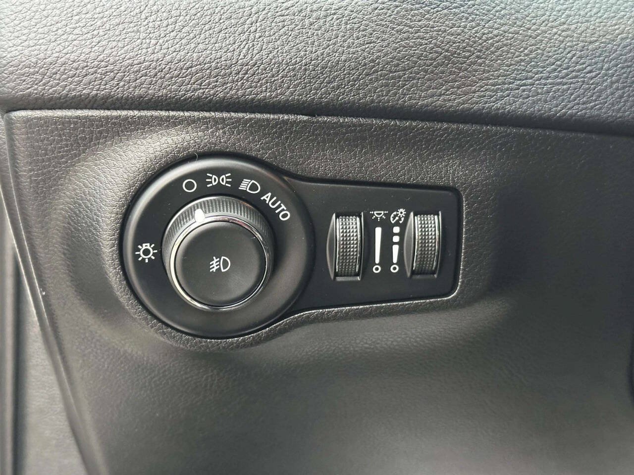 Used 2020 Jeep Compass Latitude AWD/4WD image 26