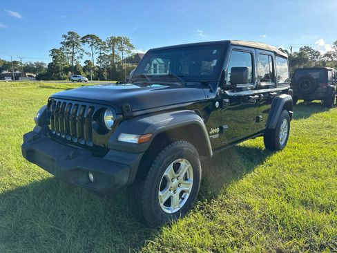 Used 2019 Jeep Wrangler Unlimited Sport S image 7