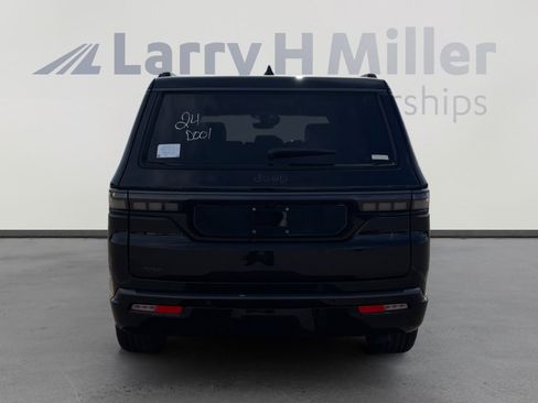 New 2026 Jeep Grand Wagoneer Limited w/ 8-Passenger Seating Package AWD/4WD image 5