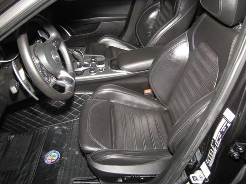 Used 2020 Alfa Romeo Giulia Ti Sport w/ Quick Order Package 22U Sport RWD image 9
