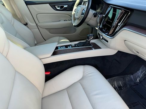 Used 2021 Volvo S60 T5 Momentum w/ Climate Package image 14