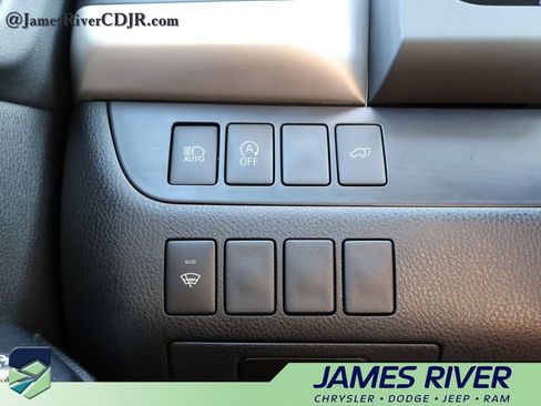 Used 2019 Toyota Highlander Plus AWD/4WD image 31