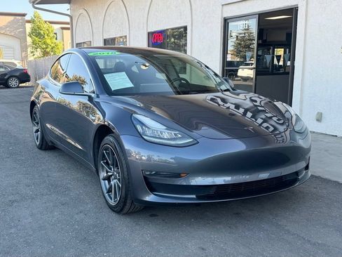 Used 2018 Tesla Model 3 Mid Range RWD image 1