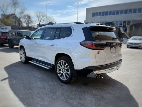 Used 2025 GMC Acadia Denali w/ Super Cruise Package image 12