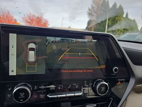 Used 2024 Toyota Highlander Limited image 26