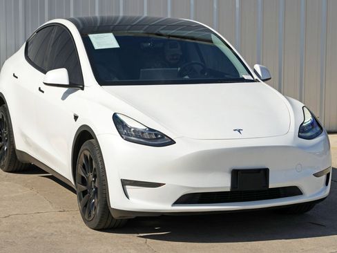 Used 2023 Tesla Model Y Long Range image 54