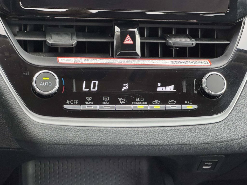 Used 2025 Toyota Corolla LE FWD image 5