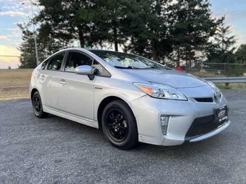 Used 2013 Toyota Prius Two FWD image 3