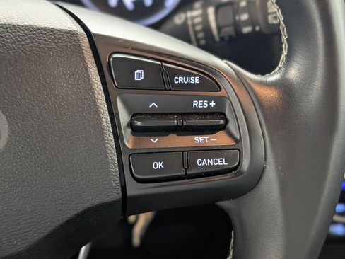 Used 2022 Hyundai Venue Limited image 21