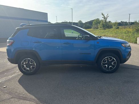 Used 2025 Jeep Compass Trailhawk AWD/4WD image 6
