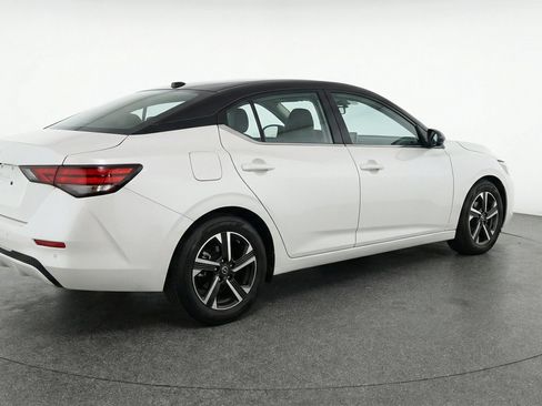 Used 2025 Nissan Sentra SV FWD image 9