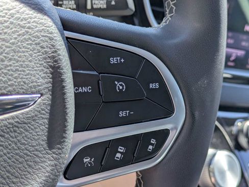 Used 2022 Chrysler Pacifica Touring-L FWD image 24