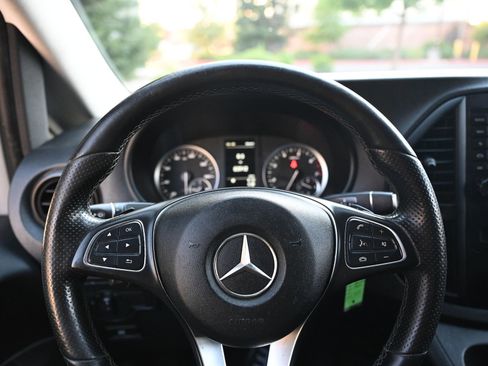 Used 2020 Mercedes-Benz Metris image 25