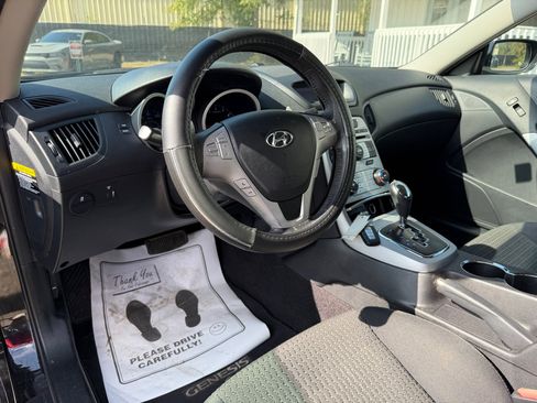Used 2010 Hyundai Genesis 2.0T image 9