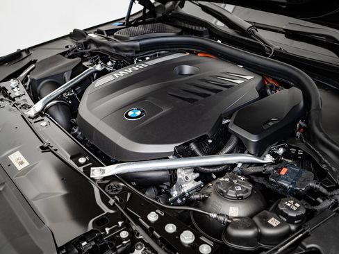 New 2026 BMW 550e xDrive image 48