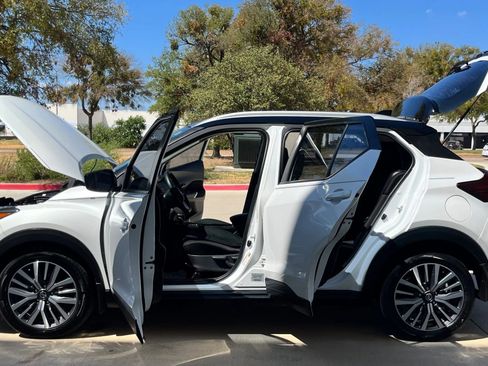 Used 2021 Nissan Kicks SV FWD image 13