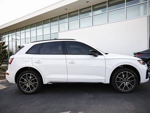 Used 2024 Audi SQ5 Premium Plus w/ Premium Plus Package image 4