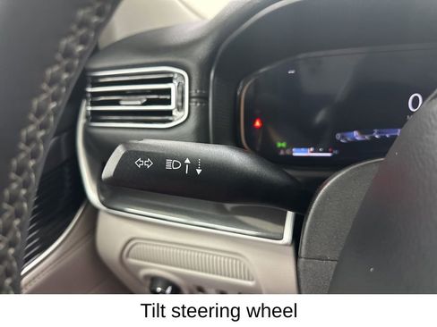 Used 2024 Jeep Wagoneer L 4WD image 39