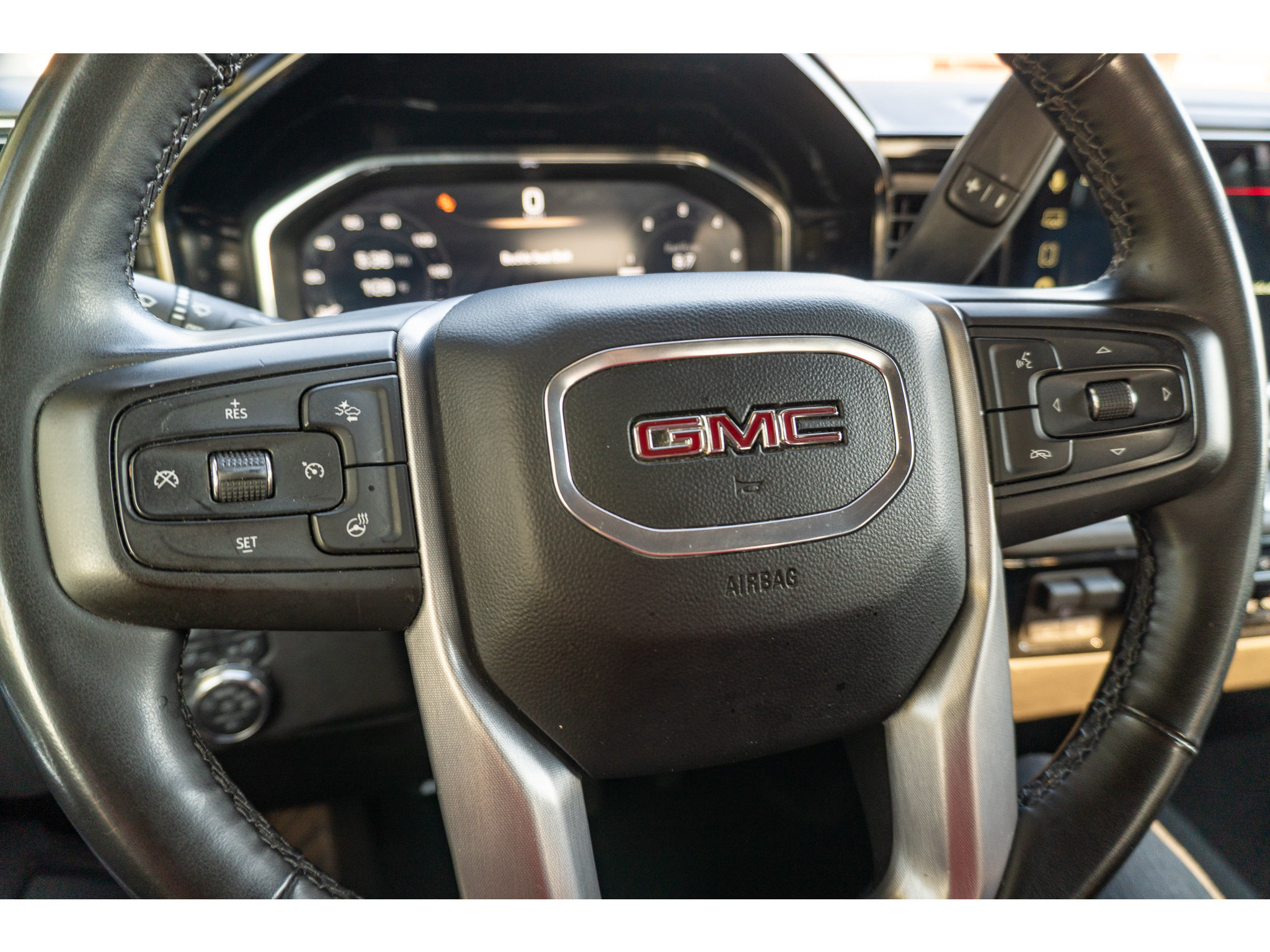 Used 2025 GMC Sierra 1500 SLT AWD/4WD image 30