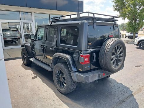 Used 2021 Jeep Wrangler Unlimited Sahara w/ Cold Weather Group AWD/4WD image 8