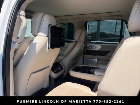 Used 2018 Lincoln Navigator Reserve w/ Technology Package AWD/4WD image 4