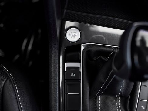 Used 2024 Volkswagen Tiguan SE R-Line image 48