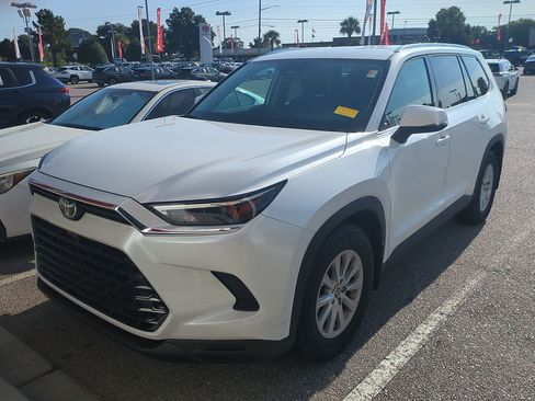 Used 2026 Toyota Grand Highlander FWD image 4
