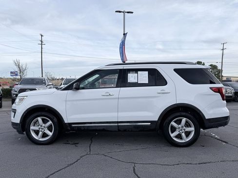 Used 2018 Ford Explorer XLT image 4