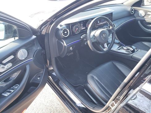 Used 2017 Mercedes-Benz E 300 4MATIC image 6