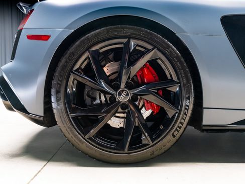 Used 2022 Audi R8 V10 w/ Premium Package RWD image 35
