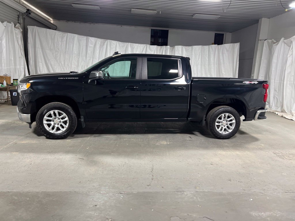 Used 2024 Chevrolet Silverado 1500 LT AWD/4WD image 4