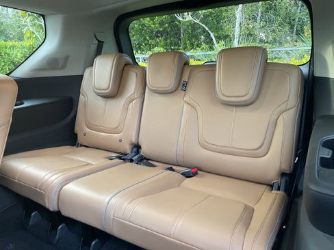 Used 2025 INFINITI QX80 Sensory image 11