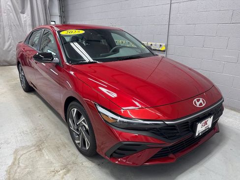 Used 2025 Hyundai Elantra Sport FWD image 5